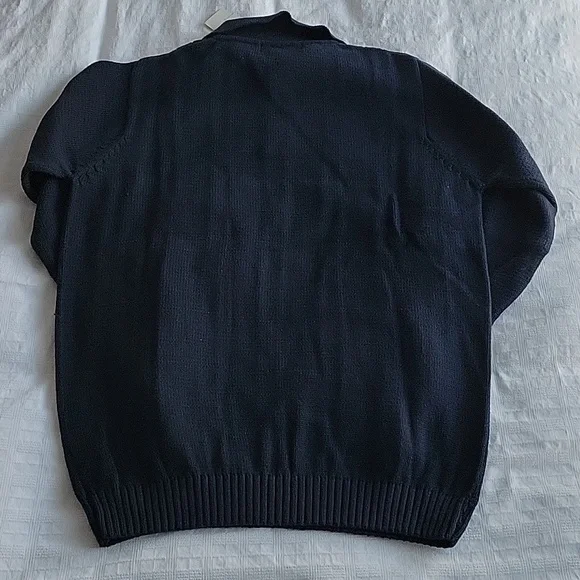 NEW!! Bill Blass Sweater - Picture 3 of 4